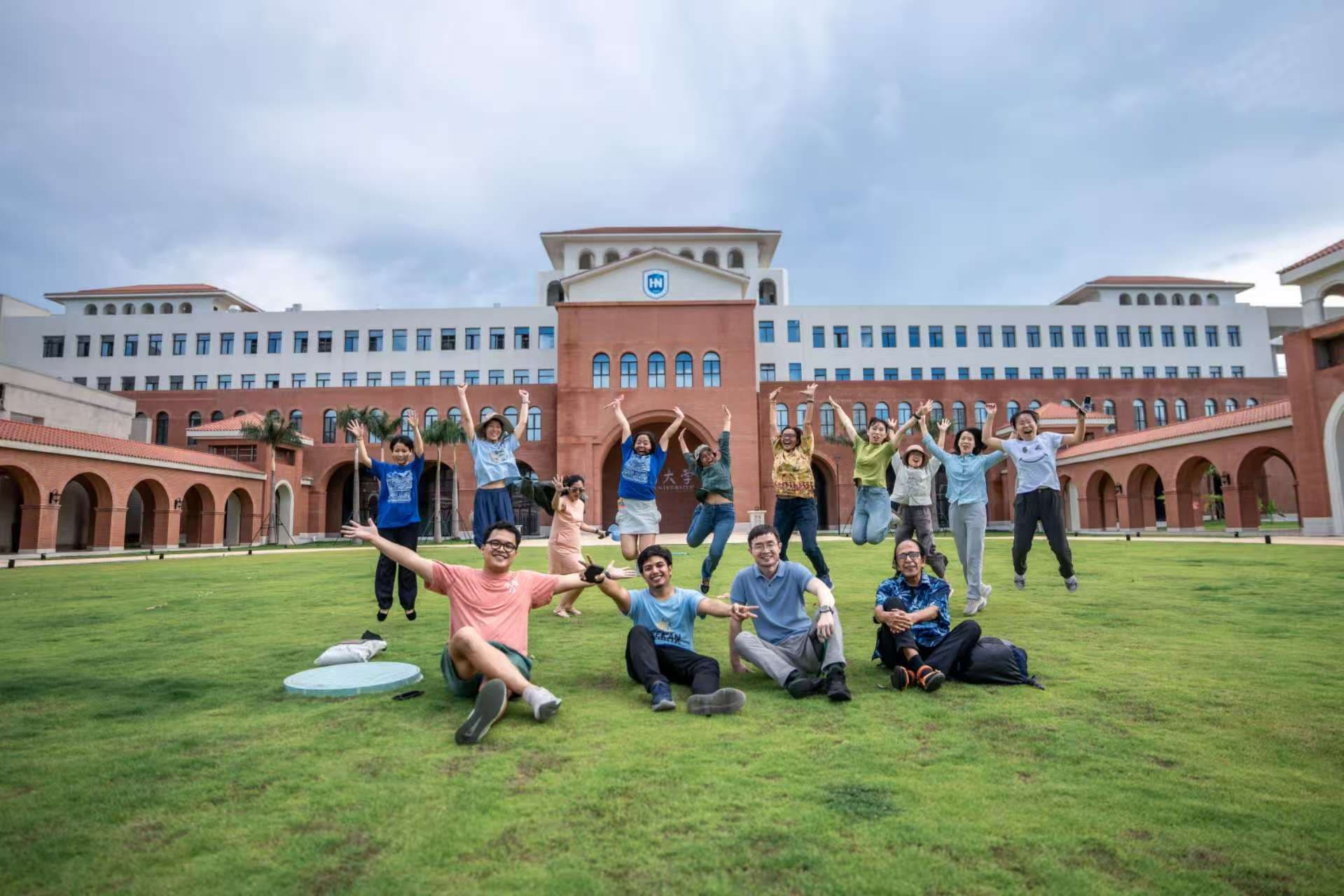 Group photo with marine conservation theme and Hainan signage